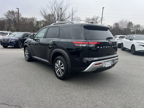 Certified 2025 Nissan Pathfinder SL image 7
