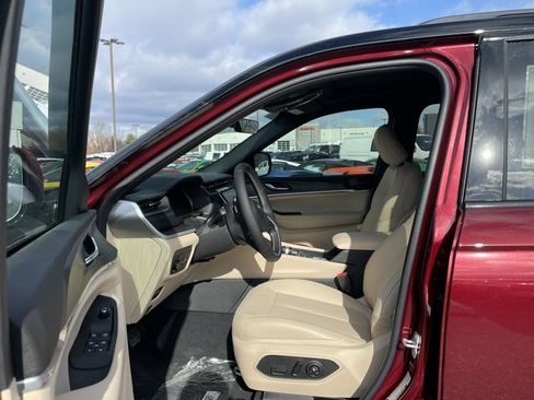 New 2025 Jeep Grand Cherokee Limited image 16