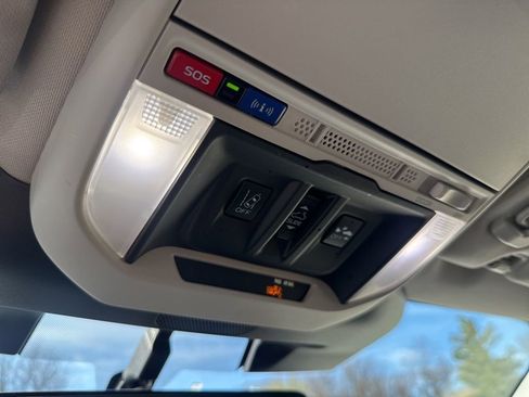 Used 2024 Subaru Forester Premium image 18