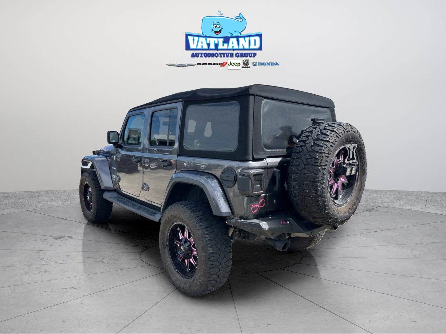 Used 2018 Jeep Wrangler Unlimited Sahara AWD/4WD image 3