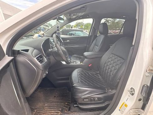 Used 2020 Chevrolet Equinox LT FWD image 2
