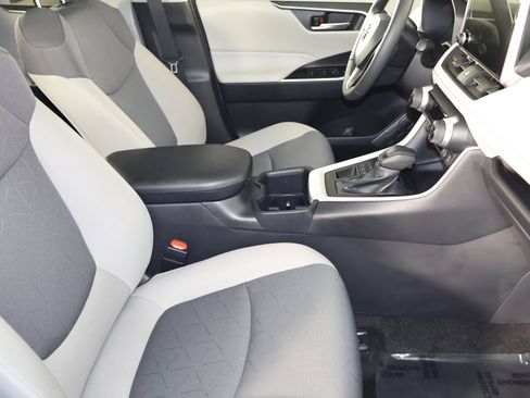 Used 2025 Toyota RAV4 XLE image 44
