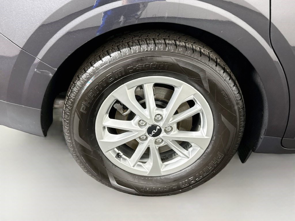 Used 2023 Kia Carnival LX FWD image 30