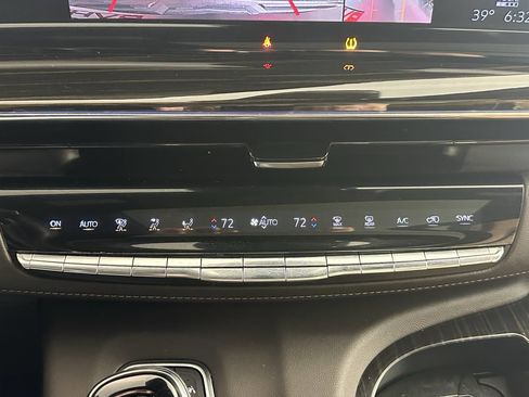 Used 2022 Cadillac Escalade ESV Premium Luxury image 41