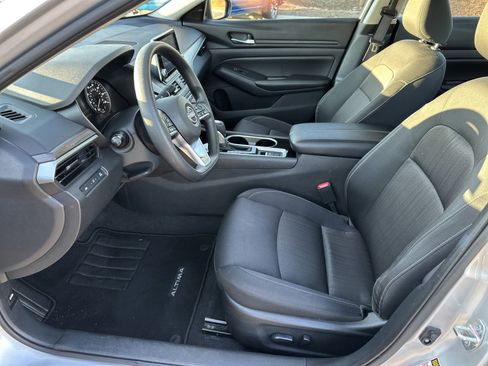 Used 2024 Nissan Altima 2.5 SV AWD/4WD image 10