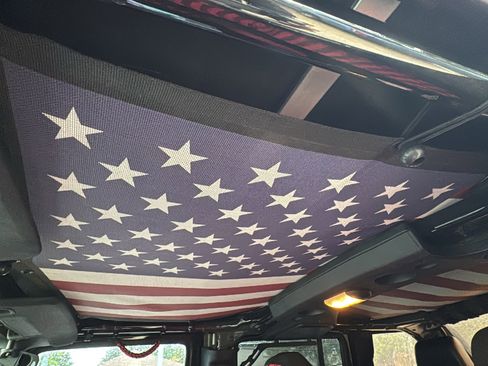 Used 2015 Jeep Wrangler Unlimited Rubicon image 11