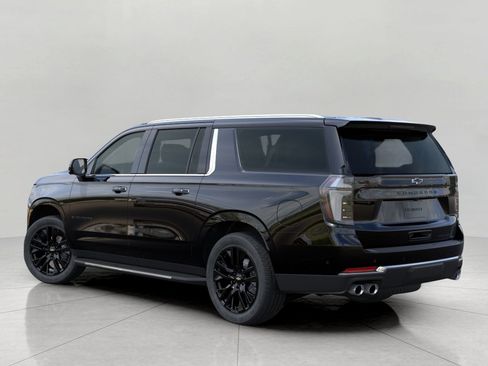 Used 2026 Chevrolet Suburban Premier AWD/4WD image 3