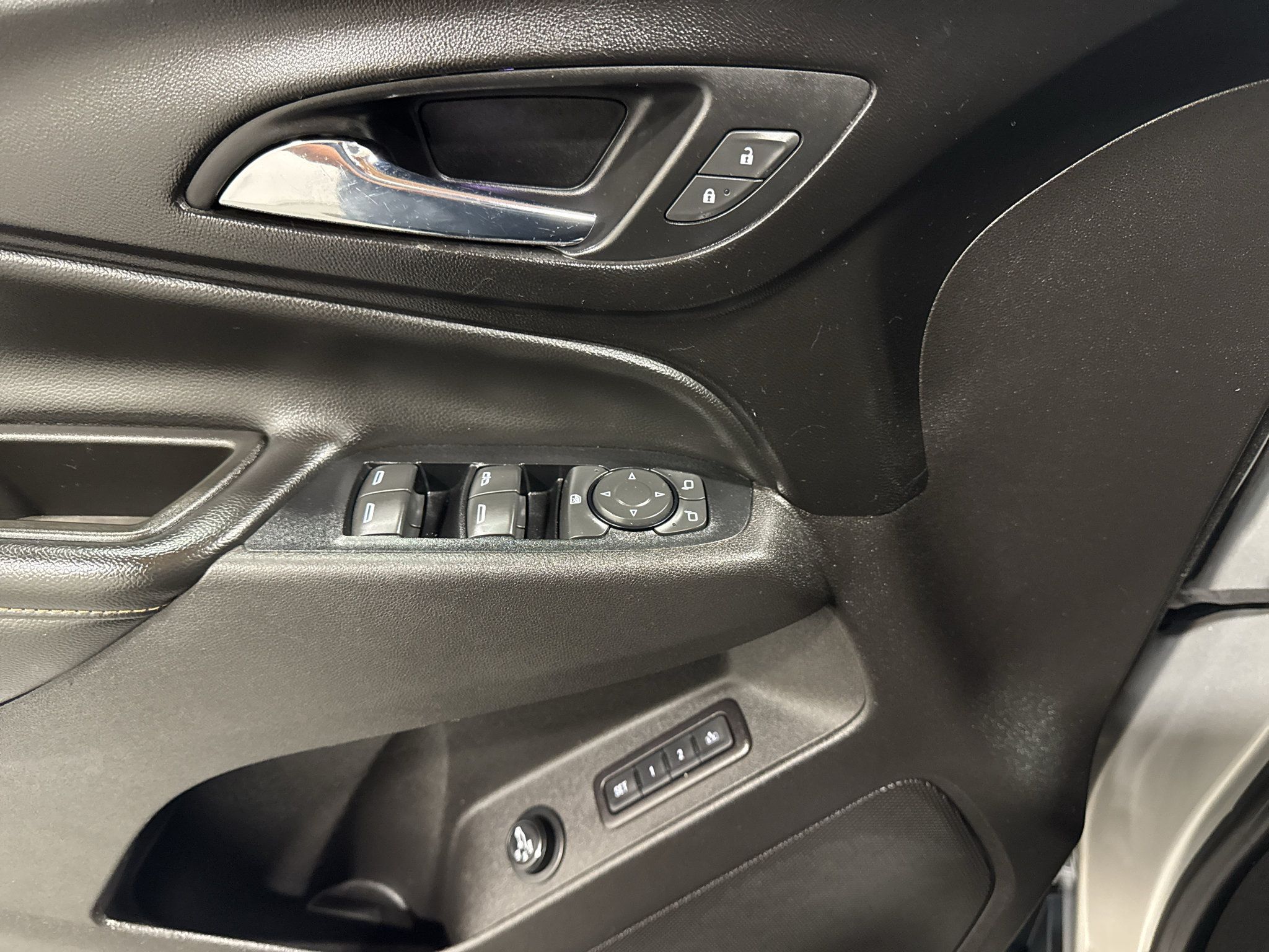 Used 2018 Chevrolet Equinox Premier AWD/4WD image 27