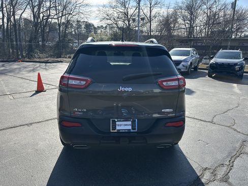 Used 2015 Jeep Cherokee Latitude w/ Comfort/Convenience Group image 8