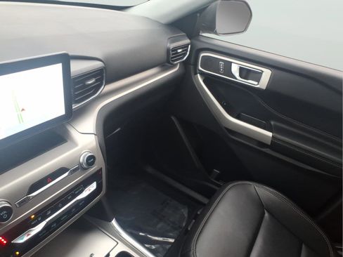 Used 2022 Ford Explorer XLT w/ Equipment Group 202A image 22