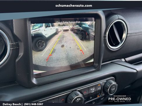 Used 2019 Jeep Wrangler Unlimited Sahara AWD/4WD image 20