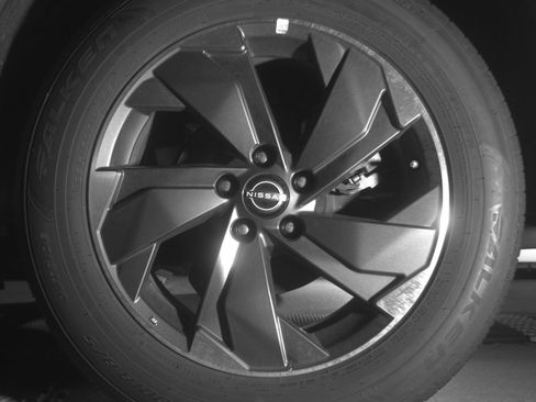 Used 2025 Nissan Rogue SV FWD image 14