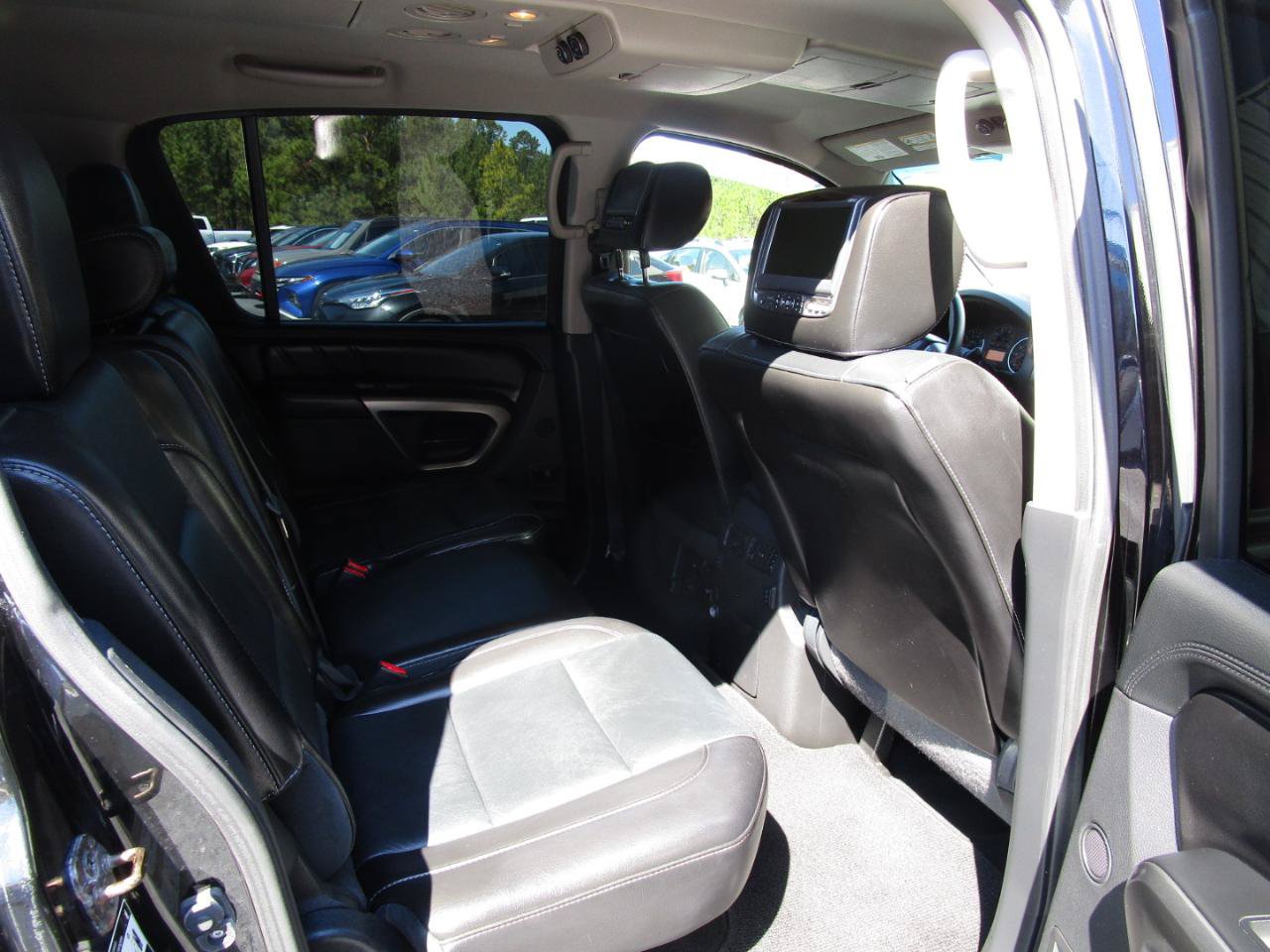 Used 2015 Nissan Armada Platinum RWD image 31