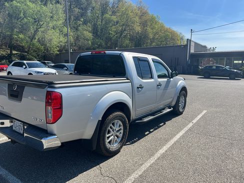 Used 2019 Nissan Frontier SV image 5