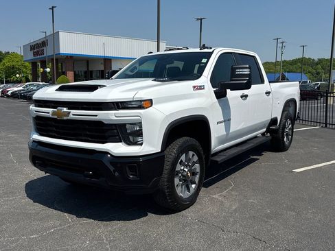 Used 2025 Chevrolet Silverado 2500 Custom w/ Custom Value Package AWD/4WD image 2