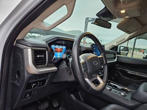 Used 2024 Ford Expedition XLT AWD/4WD image 10