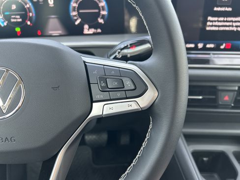 New 2025 Volkswagen Tiguan SE image 14