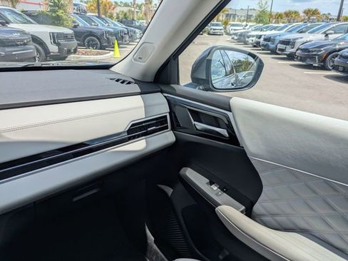 Used 2023 Mitsubishi Outlander SEL FWD image 18