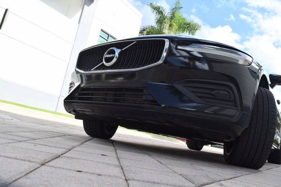 Used 2019 Volvo S60 T5 Momentum w/ Premium Package FWD image 12