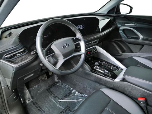 Used 2025 Audi Q5 Premium w/ Convenience Package AWD/4WD image 4