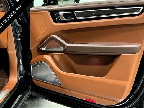 Used 2022 Porsche Cayenne Turbo image 18