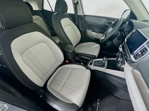 Used 2024 Hyundai Venue SEL image 30