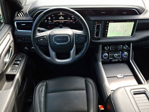 Used 2024 GMC Yukon Denali w/ Advanced Technology Package AWD/4WD image 12