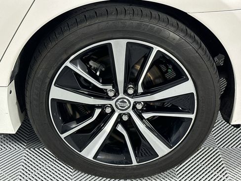 Used 2021 Nissan Maxima 3.5 SV w/ Floor Mat Group FWD image 10