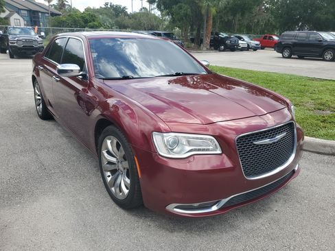 Used 2020 Chrysler 300 Limited RWD image 2