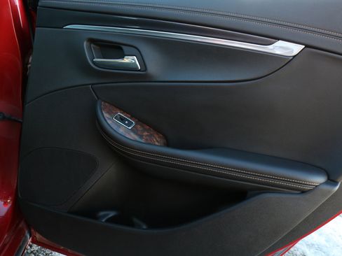 Used 2015 Chevrolet Impala LT w/ Convenience Package image 36