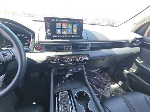 Used 2025 Honda Pilot Touring image 9