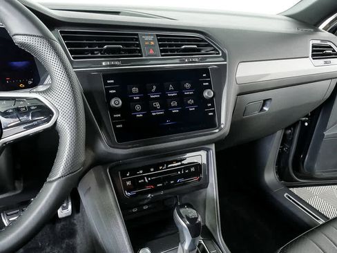 Used 2022 Volkswagen Tiguan SE R-Line image 15
