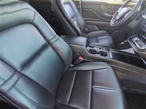 Used 2023 Lincoln Corsair AWD image 34