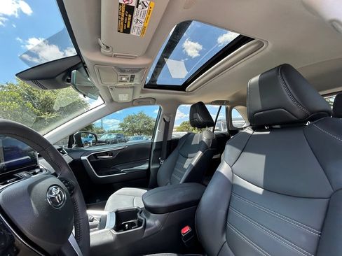 Used 2023 Toyota RAV4 XLE Premium FWD image 12