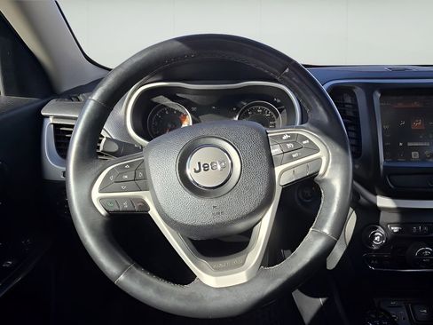 Used 2016 Jeep Cherokee Trailhawk w/ Comfort/Convenience Group image 28