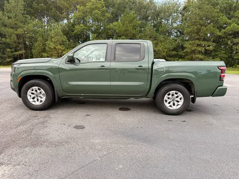 Used 2024 Nissan Frontier SV RWD image 2