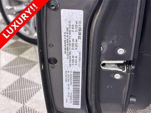 Used 2018 Chrysler 300 Limited image 35