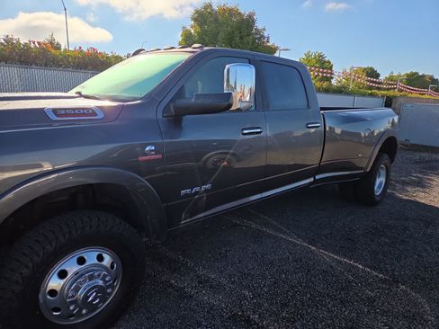 Used 2022 RAM 3500 Laramie AWD/4WD image 2