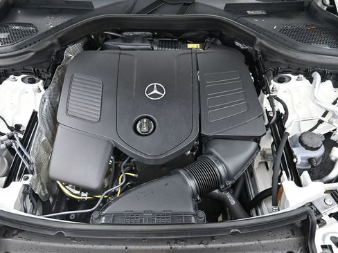 Used 2024 Mercedes-Benz GLC 300 4MATIC image 29