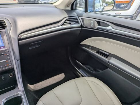 Used 2018 Ford Fusion Titanium FWD image 18