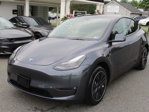 Used 2023 Tesla Model Y Long Range AWD/4WD image 3
