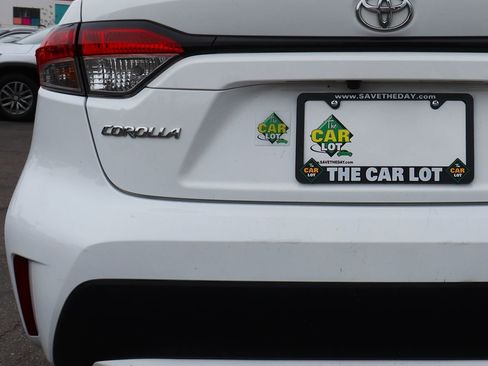 Used 2021 Toyota Corolla LE image 18