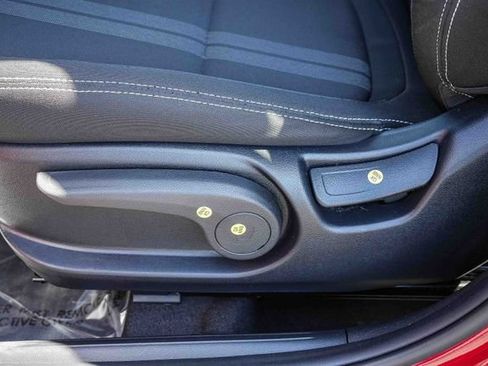 Used 2025 Hyundai Venue SEL FWD image 24