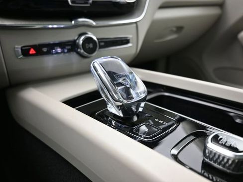 Used 2023 Volvo XC60 B5 Ultimate AWD/4WD image 13