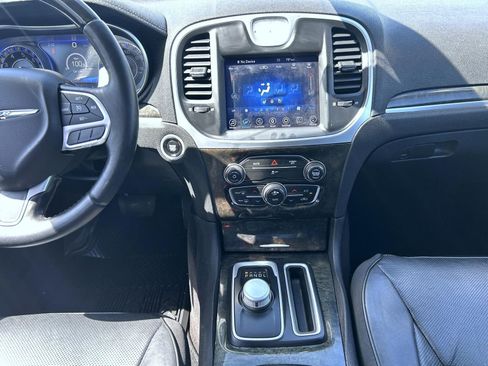 Used 2017 Chrysler 300 C RWD image 12