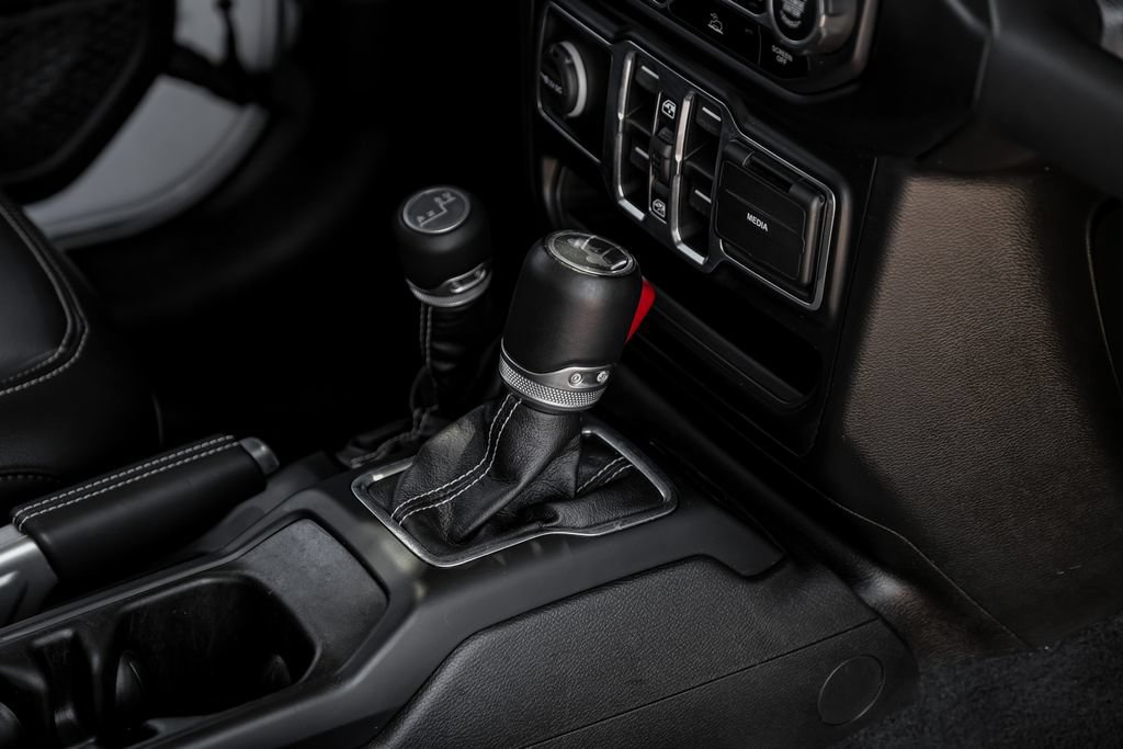 Used 2022 Jeep Wrangler Unlimited Sahara w/ Cold Weather Group AWD/4WD image 34