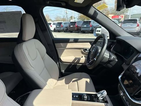 New 2026 Volvo XC90 B6 Plus w/ Protection Package Premier AWD/4WD image 13