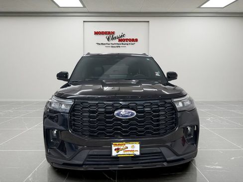 Used 2025 Ford Explorer ST-Line w/ ST-Line Street Pack AWD/4WD image 8