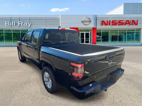 Used 2022 Nissan Frontier SV image 3