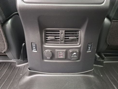 Used 2022 Nissan Titan PRO-4X w/ Pro-4x Convenience Package AWD/4WD image 11